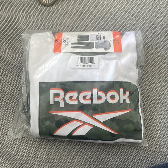 Reebok 4-Piece Kids Set - Picture 3 of 4